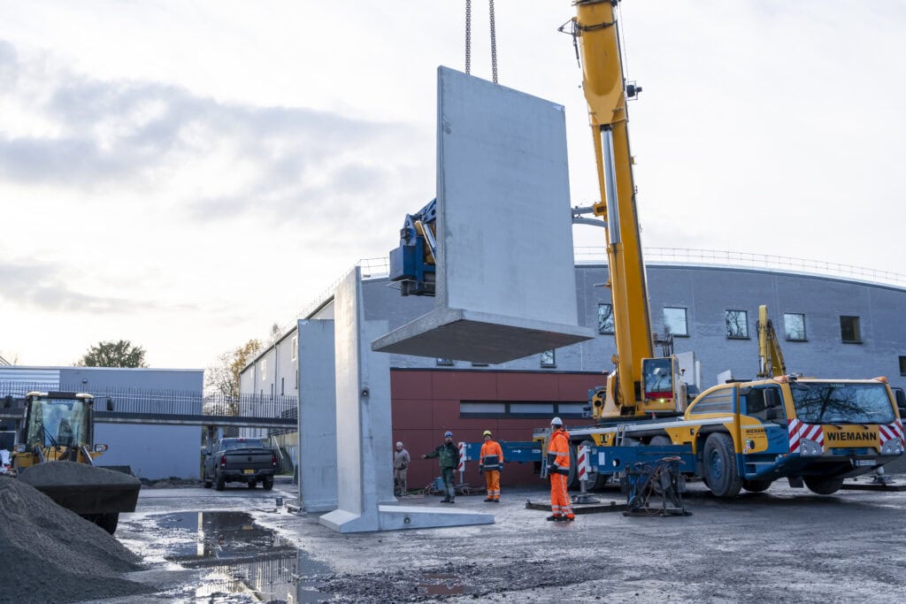 Baustelle am Katholischen Krankenhaus Lünen mit Autokran