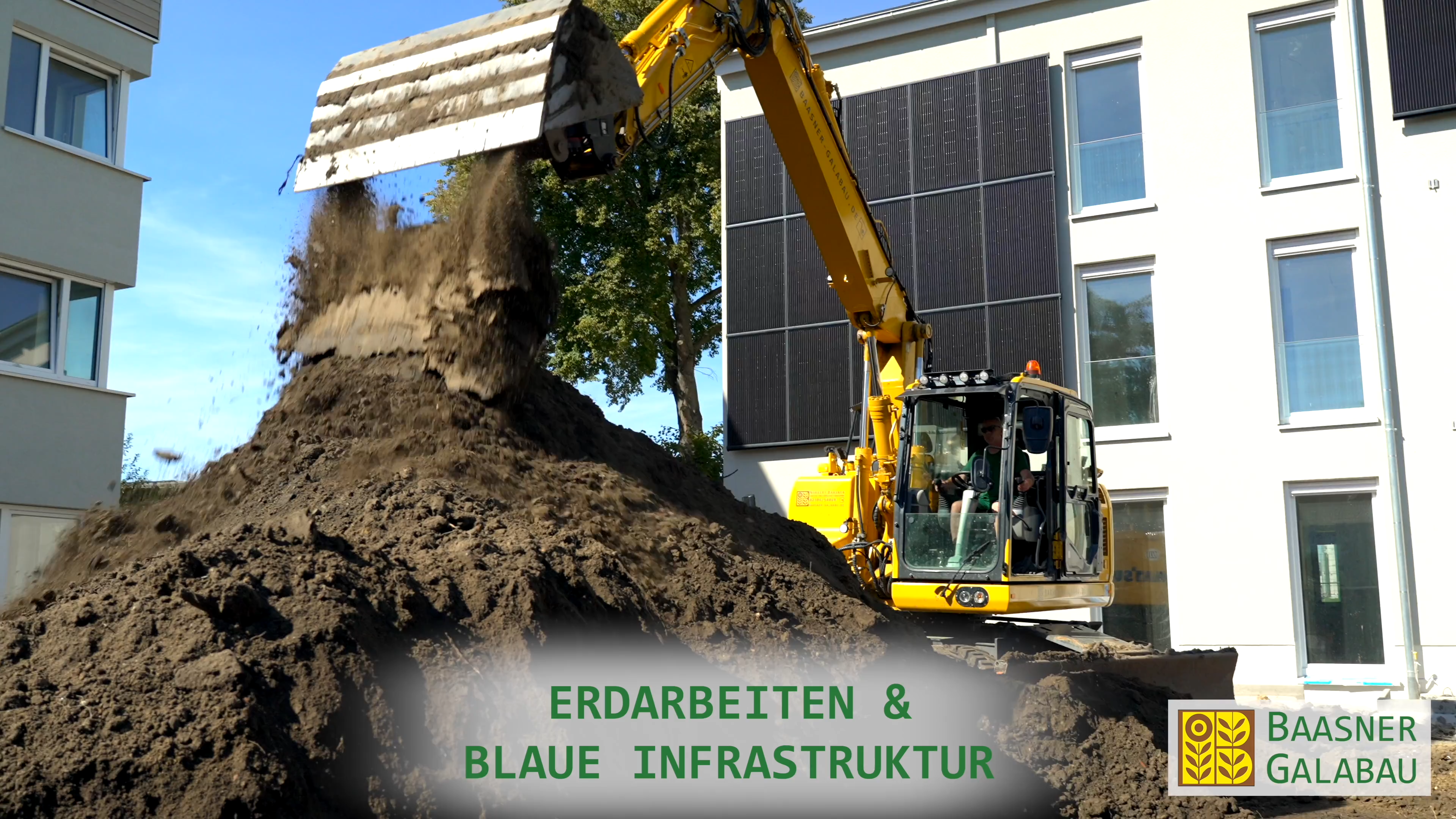 Erdarbeiten mit Bagger auf der Baustelle UKBS Unna