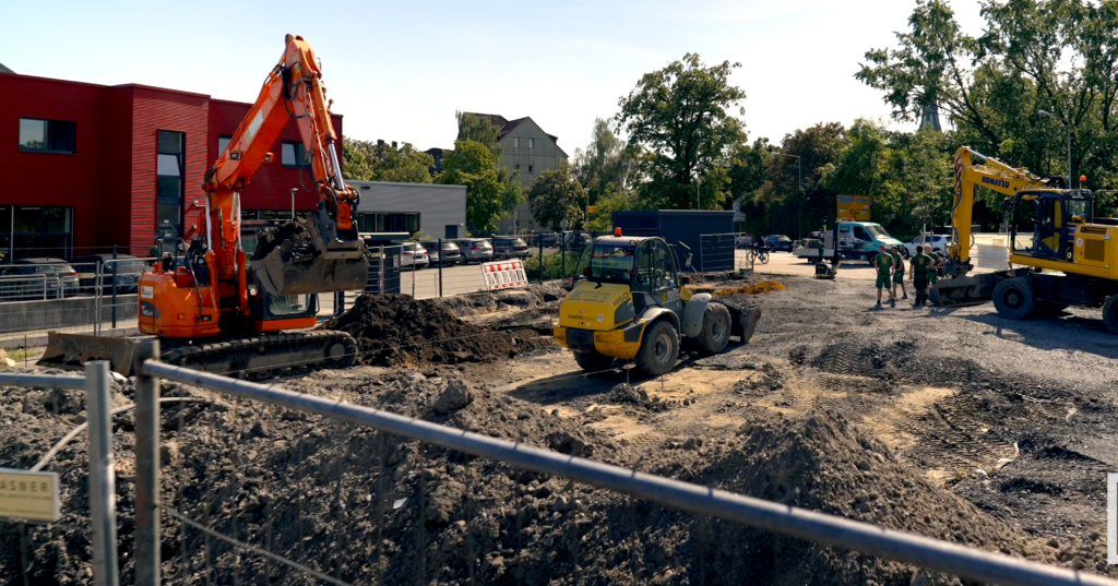 Baustelle SIBA Lünen mit Bagger und Leitungsbau