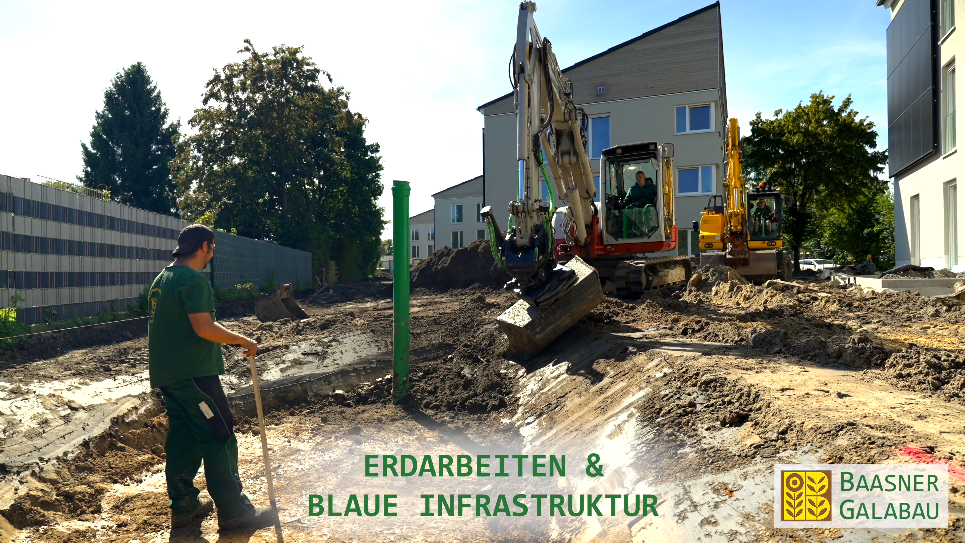 Mitarbeiter bei Erdarbeiten auf der Baustelle UKBS Unna