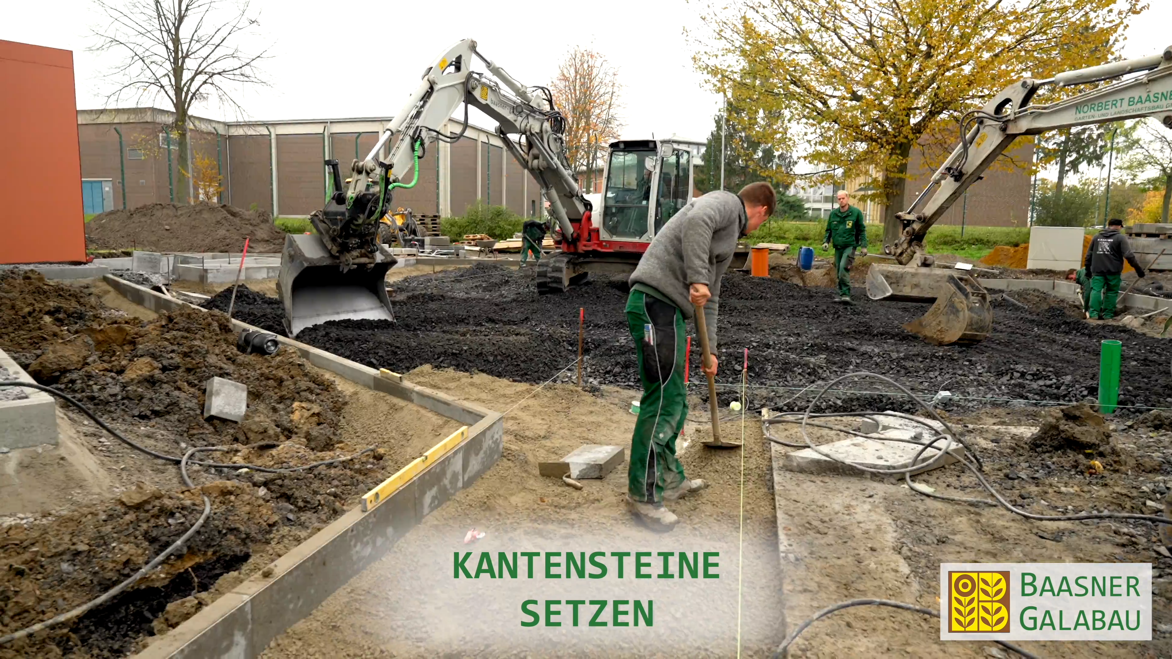 Setzen von Kantensteinen auf der Baustelle UKBS Unna