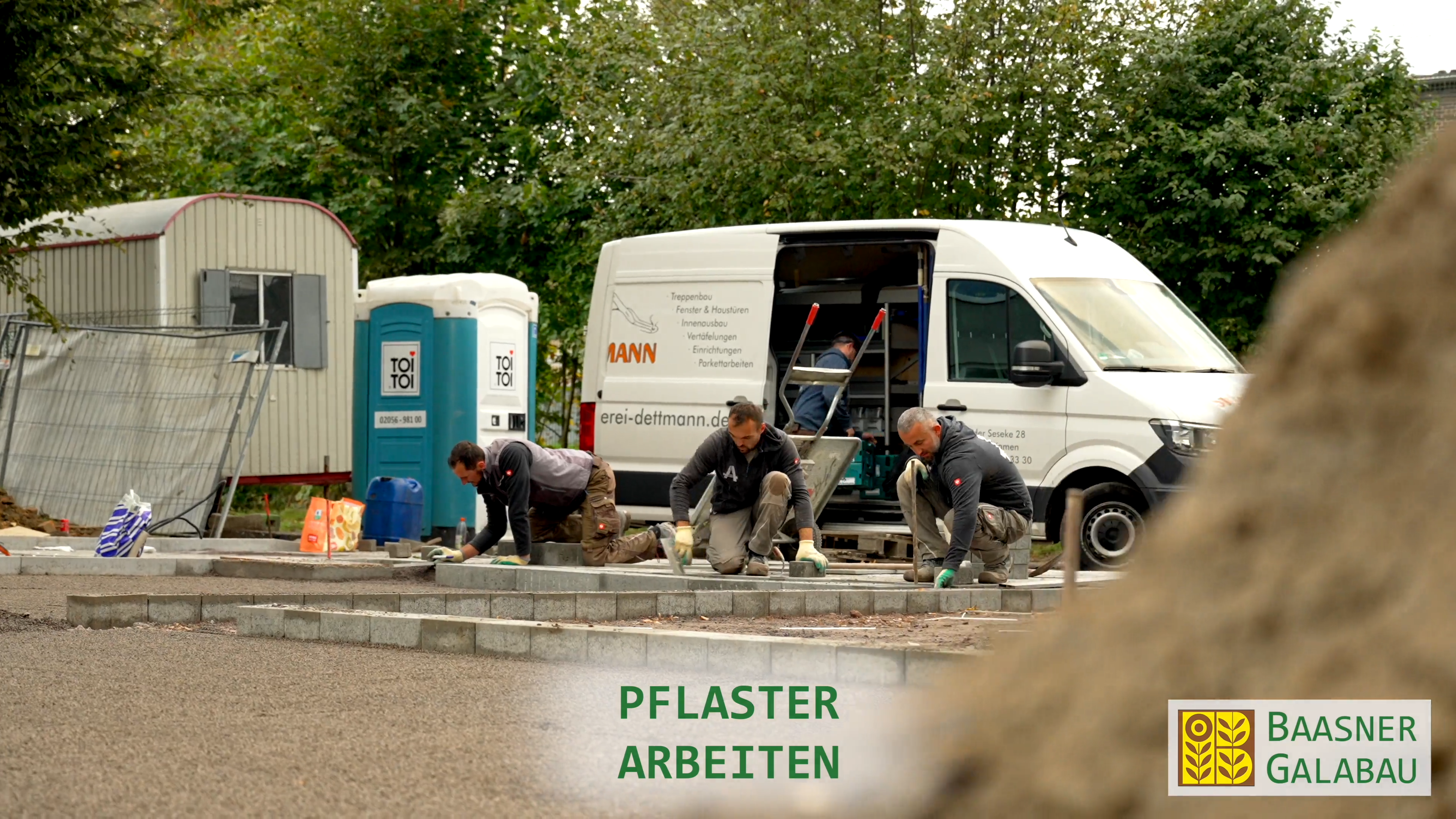 Pflasterarbeiten auf der Baustelle UKBS Unna