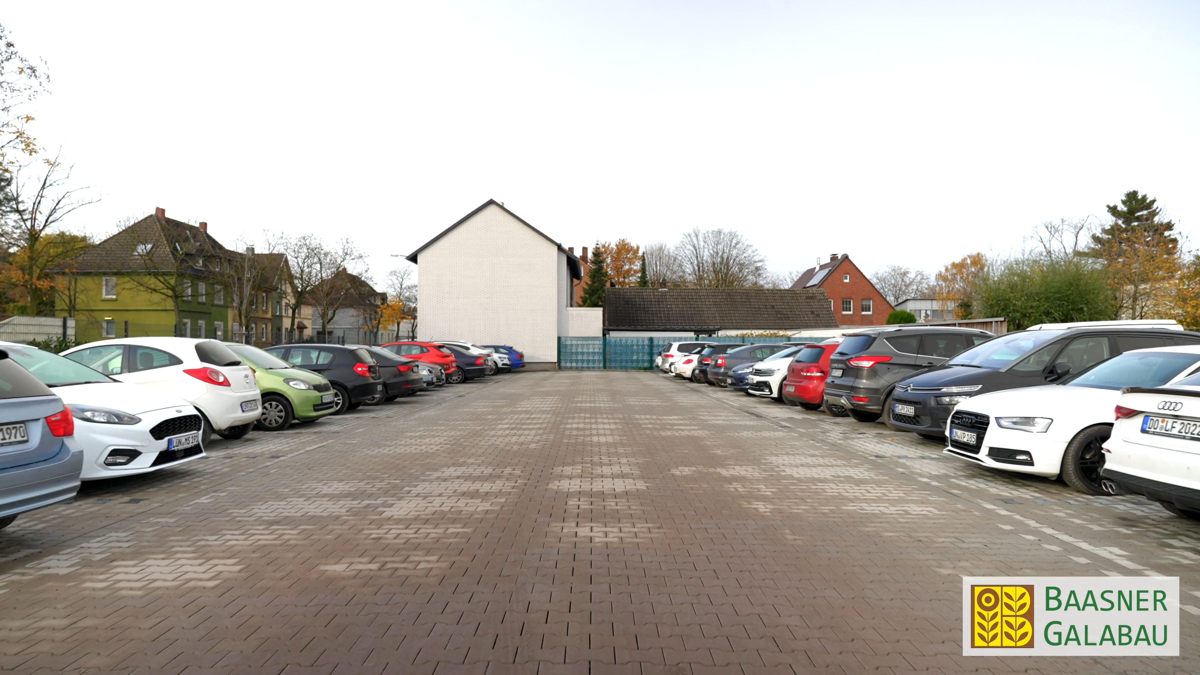 Fertiggestellter Parkplatz mit Stellflächen